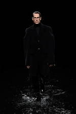 バレンシアガ 20年ウィンターコレクション - 漆黒の世界で、ドレスコードの意味を見つめなおす｜写真58