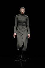 バレンシアガ 20年ウィンターコレクション - 漆黒の世界で、ドレスコードの意味を見つめなおす｜写真59