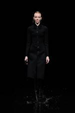 バレンシアガ 20年ウィンターコレクション - 漆黒の世界で、ドレスコードの意味を見つめなおす｜写真61