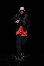 バレンシアガ 20年ウィンターコレクション - 漆黒の世界で、ドレスコードの意味を見つめなおす｜写真68