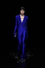 バレンシアガ 20年ウィンターコレクション - 漆黒の世界で、ドレスコードの意味を見つめなおす｜写真97