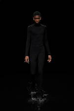 バレンシアガ 20年ウィンターコレクション - 漆黒の世界で、ドレスコードの意味を見つめなおす｜写真104