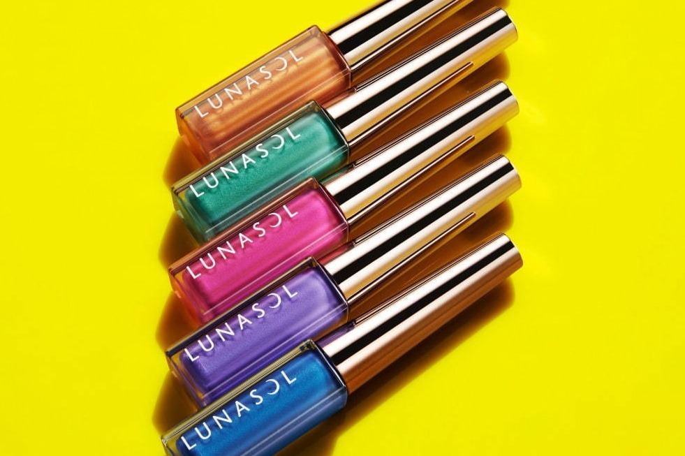 ルナソルの限定キット 4色セットのアイシャドウ リップとアイライナーで上質感漂う女性へ ファッションプレス ルナソルの限定キット 4色セットのアイシャドウ リップとアイライナーで上質感漂う女性へ ファッションプレス