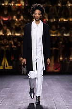 ルイ・ヴィトン 2020年秋冬ウィメンズコレクション - “時間の衝突”から生まれる新たな装い｜写真29