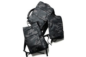 ソフから“前に持つ”リュック「フロンパック」登場、バッグブランド・エースとコラボ