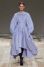 アレキサンダー・マックイーン 2020年秋冬ウィメンズコレクション - 英国ウェールズから贈る恋文｜写真13