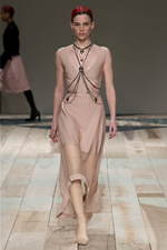 アレキサンダー・マックイーン 2020年秋冬ウィメンズコレクション - 英国ウェールズから贈る恋文｜写真27