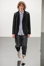 メンズの春夏ジーンズコーデ特集 - おしゃれに着こなす人気ブランドのデニムパンツ｜写真19