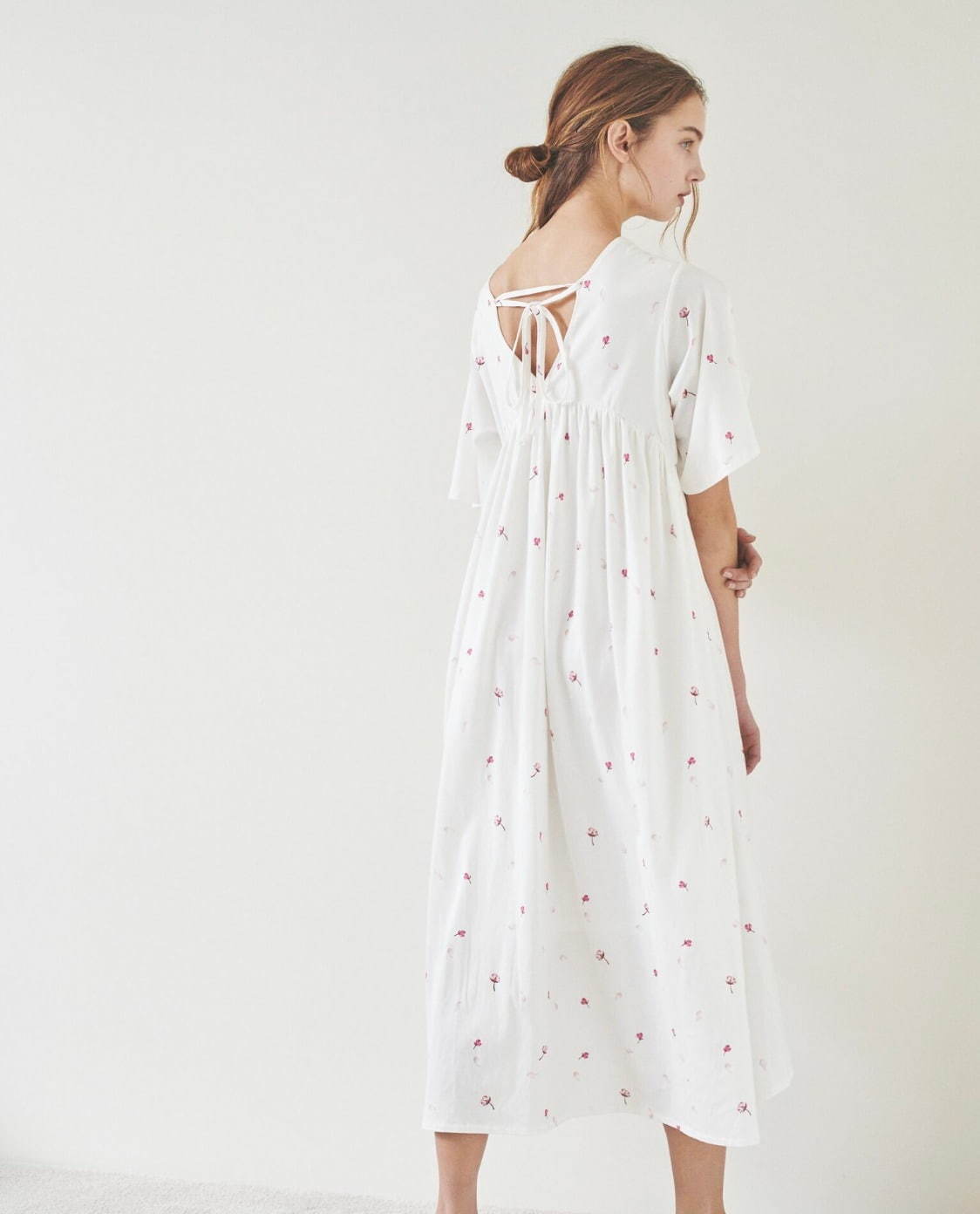 ジェラート ピケ「さくら」モチーフのルームウェア、花びら刺繍入りシャツパジャマ＆サクラロングドレス ファッションプレス