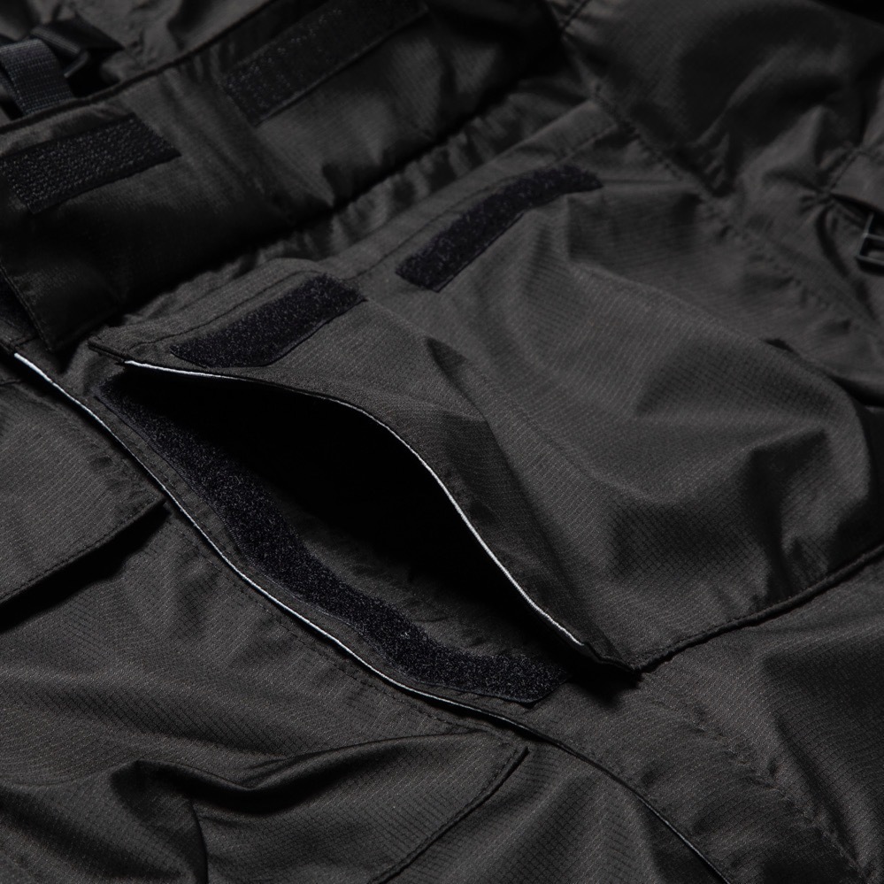 ミーンズワイルの新作アノラックジャケット、“機能美”を追求した3レイヤー構造｜写真8