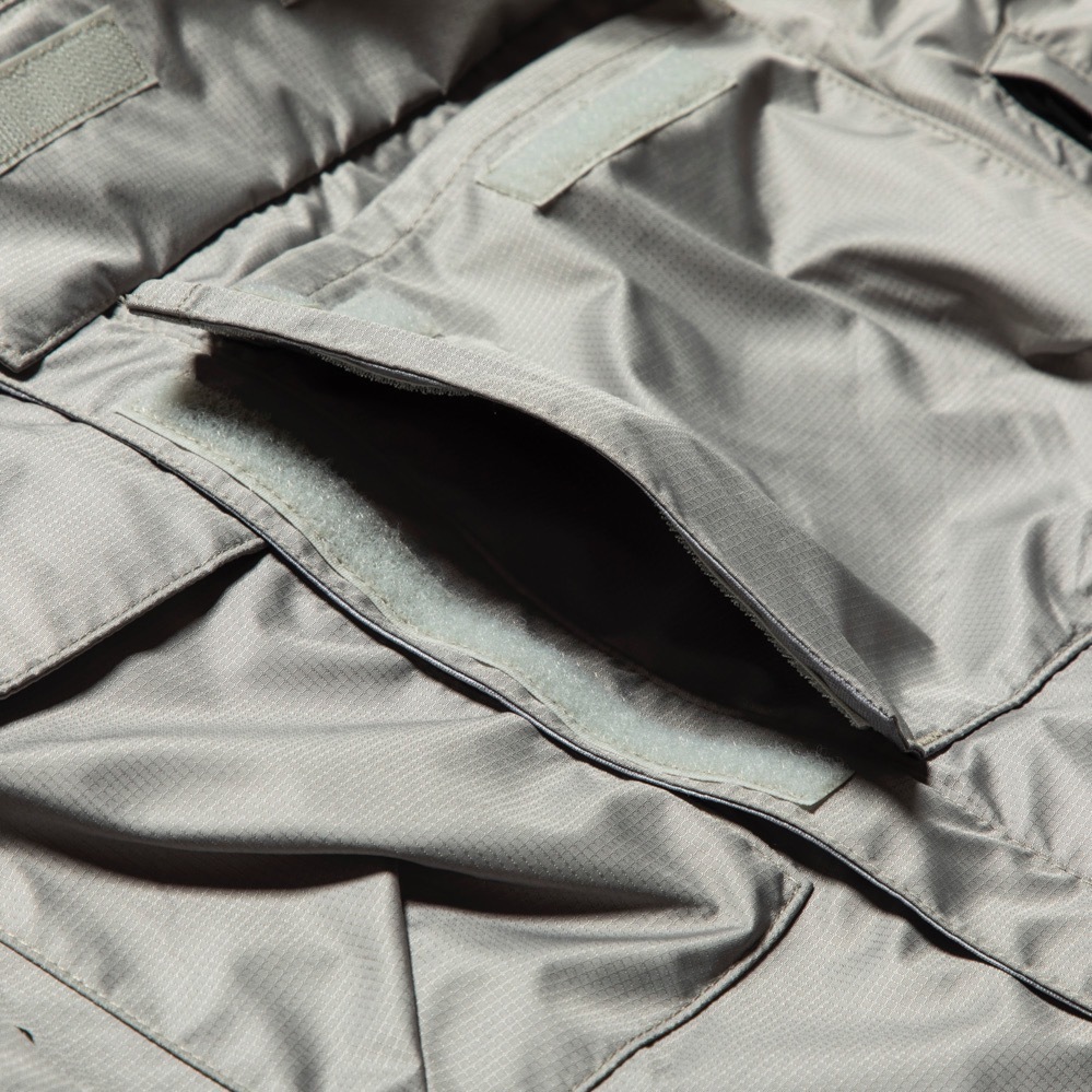 ミーンズワイルの新作アノラックジャケット、“機能美”を追求した3レイヤー構造｜写真17