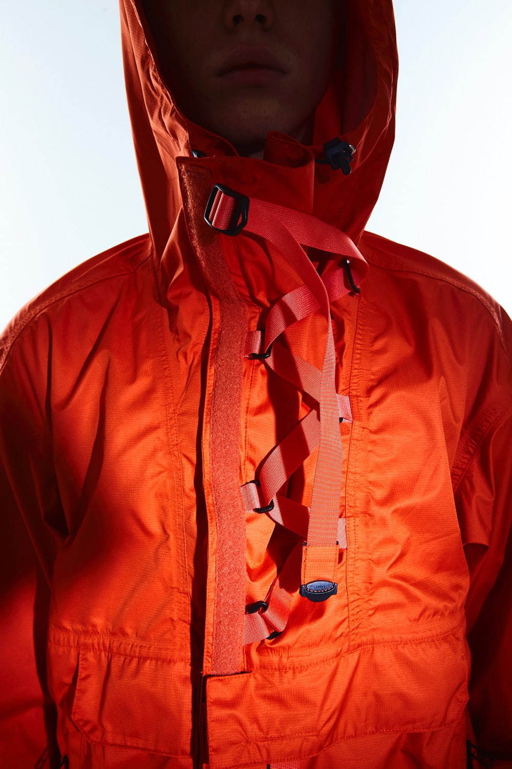 ミーンズワイルの新作アノラックジャケット、“機能美”を追求した3レイヤー構造｜写真2