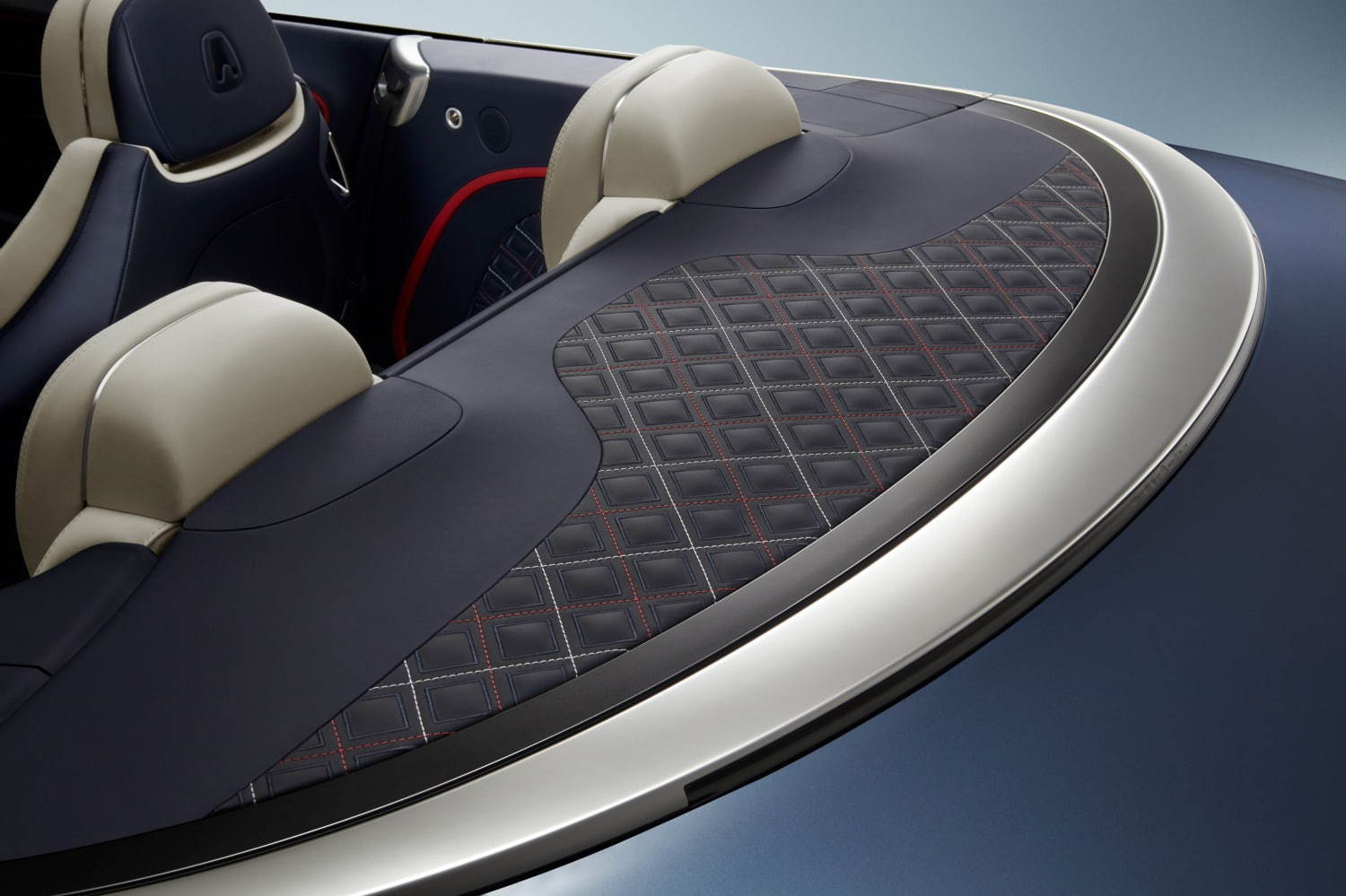 ブライトリング“ベントレー”新型ラグジュアリーカー着想の腕時計、内装とリンクしたデザイン｜写真17
