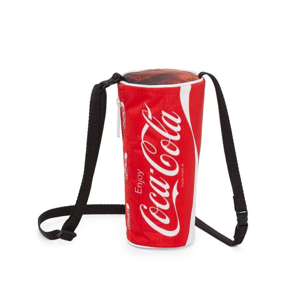 レスポートサック「コカ・コーラ」コラボバッグ、ロゴを配したバック 