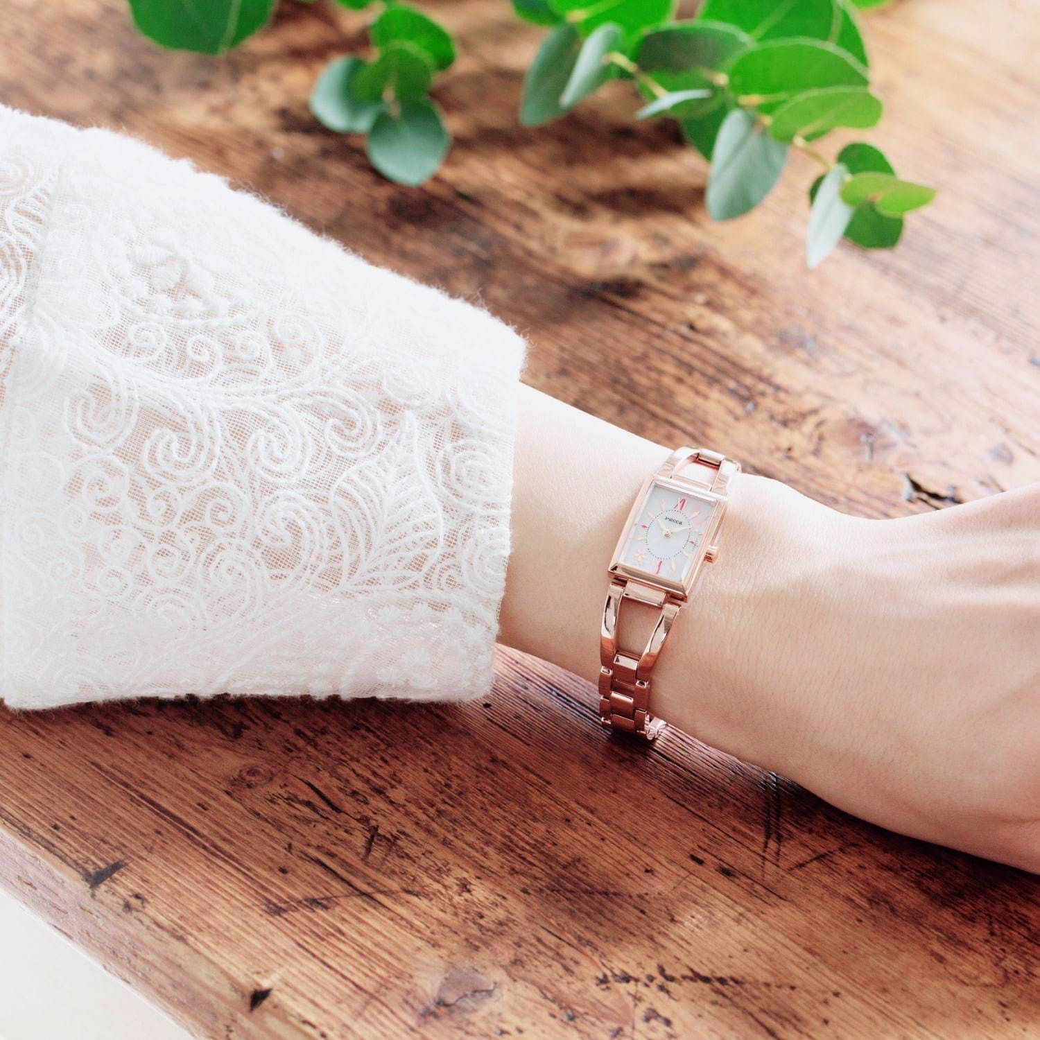 ウィッカ“すみれの花”モチーフの腕時計をチックタック限定で、上品すみれ色 or 優しいピンク色｜写真7