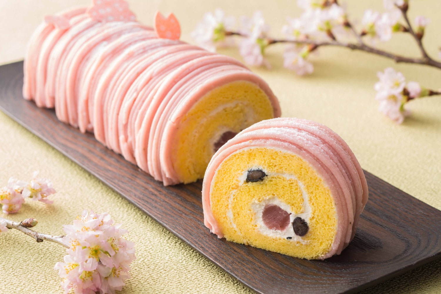 桜のロールケーキ 2,400円＋税