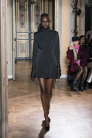 オリヴィエ ティスケンス(OLIVIER THEYSKENS) 2020-21年秋冬ウィメンズコレクション  - 写真4