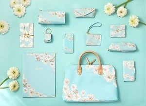 ポール ジョーの ミント色 文房具 クリザンテーム の花柄ファイルやiphoneケース ファッションプレス