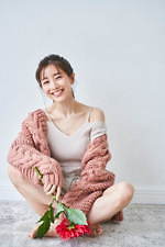 田中みな実が着こなすマーキュリーデュオ2020夏の新作、重ね着ニットワンピやざっくりカーディガン｜写真7