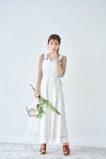 田中みな実が着こなすマーキュリーデュオ2020夏の新作、重ね着ニットワンピやざっくりカーディガン｜写真8