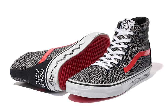 ステューシー×VANS、巳にちなんだコラボスニーカー - SK8Hiにスネークパターン｜写真0