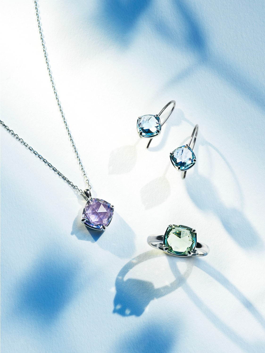 ヴァンドーム青山の新作ジュエリー、しずく型天然石のネックレスやダイヤモンドの花を配したリング コピー