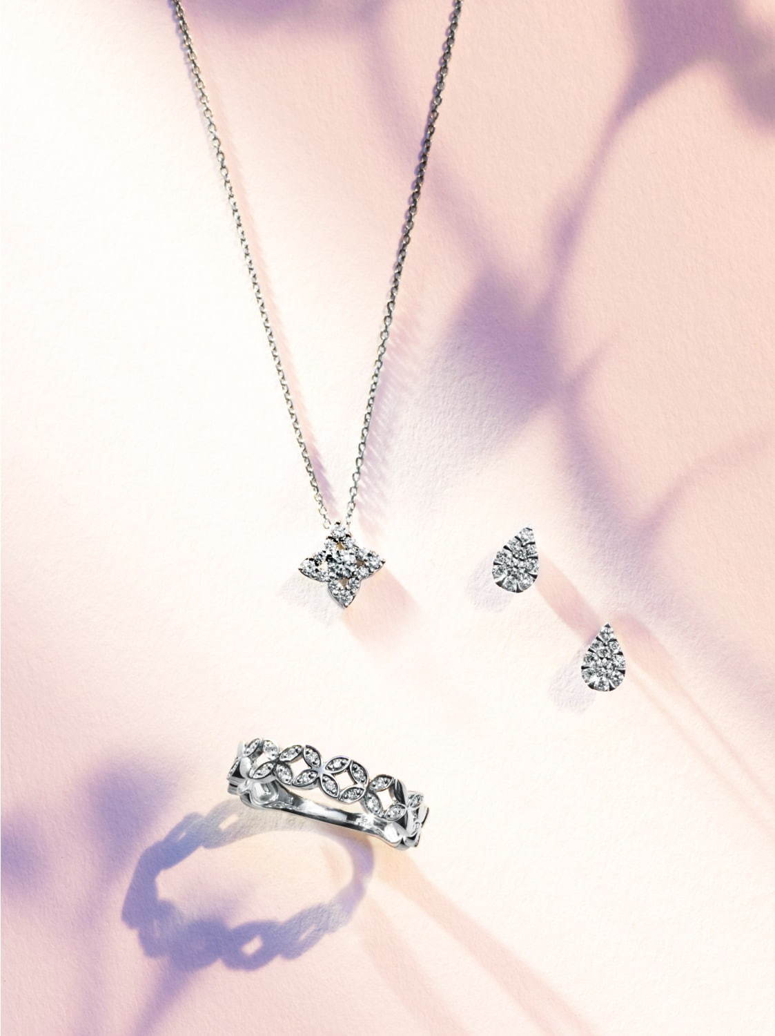 写真1/6｜ヴァンドーム青山の新作ジュエリー、しずく型天然石のネックレスやダイヤモンドの花を配したリング - ファッションプレス