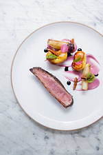 デュカス・パリ監修のフレンチビストロ「ブノワ 京都」が京都東山・清水にオープン｜写真1