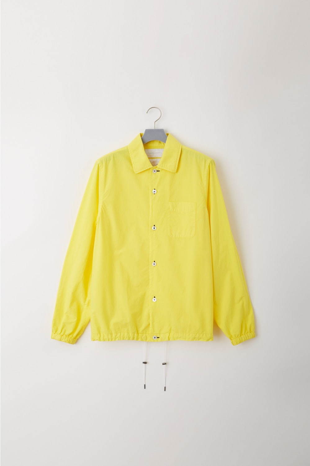 フミト ガンリュウのシャツ風コーチジャケット＆シルク混パンツ、10色展開のカラフルなセットアップ｜写真19