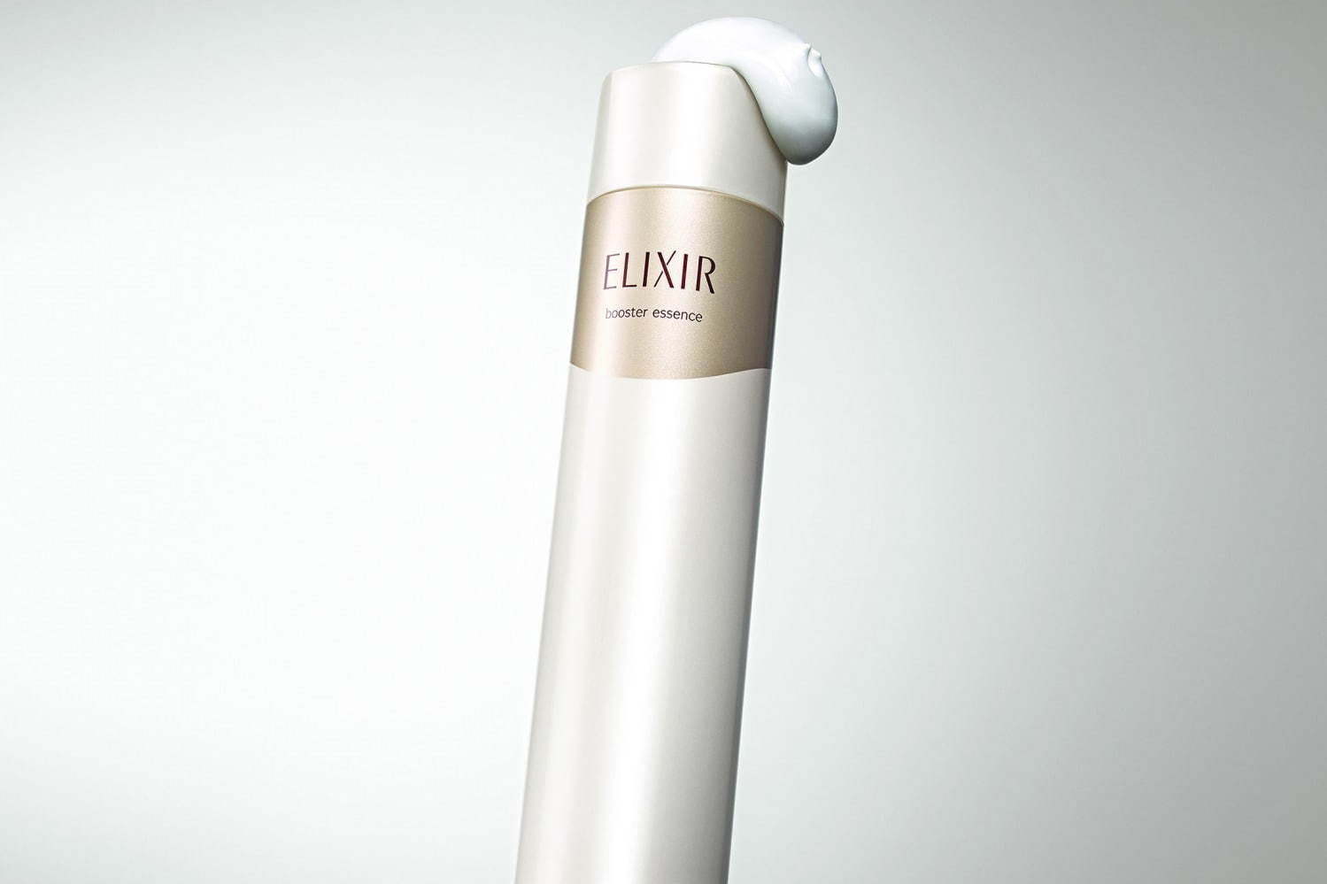 エリクシール、炭酸入りクリーミー泡の導入美容液＆“お風呂上がり乾燥”を防ぐ洗顔料