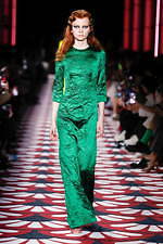 ミュウミュウ 2020年秋冬コレクション、心ときめくチャーミングな装い｜写真2