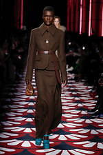 ミュウミュウ 2020年秋冬コレクション、心ときめくチャーミングな装い｜写真7