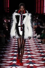 ミュウミュウ 2020年秋冬コレクション、心ときめくチャーミングな装い｜写真12