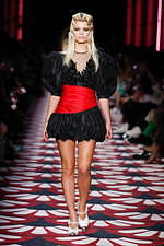 ミュウミュウ 2020年秋冬コレクション、心ときめくチャーミングな装い｜写真18