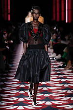 ミュウミュウ 2020年秋冬コレクション、心ときめくチャーミングな装い｜写真21