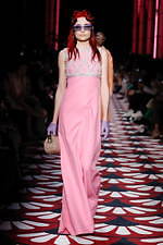 ミュウミュウ 2020年秋冬コレクション、心ときめくチャーミングな装い｜写真26