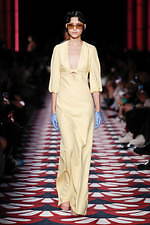 ミュウミュウ 2020年秋冬コレクション、心ときめくチャーミングな装い｜写真28