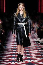 ミュウミュウ 2020年秋冬コレクション、心ときめくチャーミングな装い｜写真42