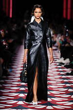 ミュウミュウ 2020年秋冬コレクション、心ときめくチャーミングな装い｜写真47