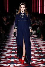 ミュウミュウ 2020年秋冬コレクション、心ときめくチャーミングな装い｜写真49