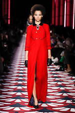 ミュウミュウ 2020年秋冬コレクション、心ときめくチャーミングな装い｜写真50