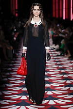 ミュウミュウ 2020年秋冬コレクション、心ときめくチャーミングな装い｜写真53