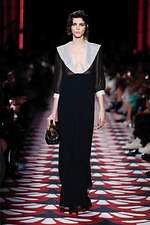 ミュウミュウ 2020年秋冬コレクション、心ときめくチャーミングな装い｜写真54