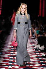 ミュウミュウ 2020年秋冬コレクション、心ときめくチャーミングな装い｜写真60