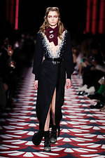 ミュウミュウ 2020年秋冬コレクション、心ときめくチャーミングな装い｜写真62