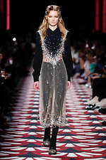 ミュウミュウ 2020年秋冬コレクション、心ときめくチャーミングな装い｜写真63