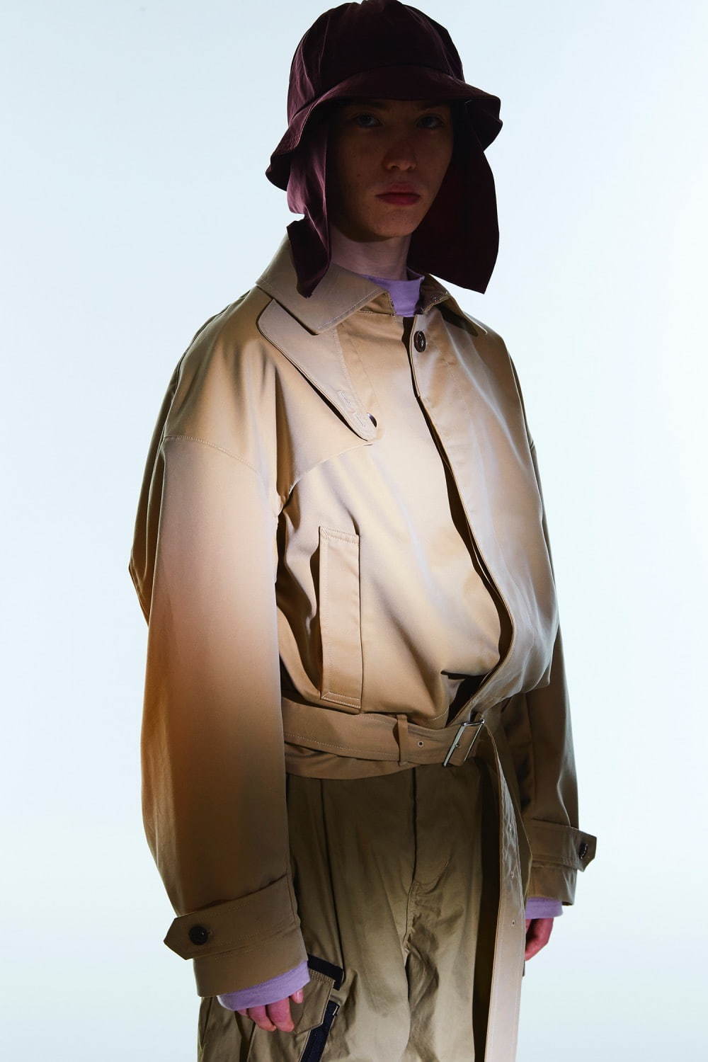 ミーンズワイルの玉虫色“3WAY”トレンチコート、ジャケット＆ラップスカートとしても着用可｜写真18