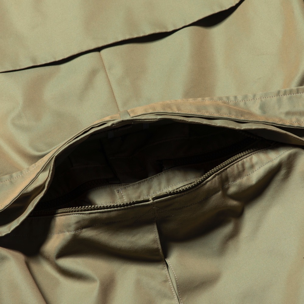 ミーンズワイルの玉虫色“3WAY”トレンチコート、ジャケット＆ラップスカートとしても着用可｜写真8