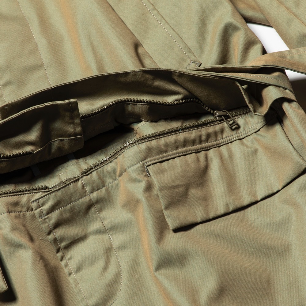 ミーンズワイルの玉虫色“3WAY”トレンチコート、ジャケット＆ラップスカートとしても着用可｜写真7