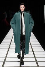 ヒロコ コシノ 2020年秋冬コレクション - “混沌と整然”が両立する、新しいパンクの世界｜写真13